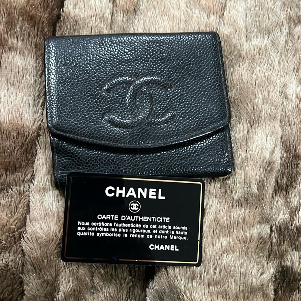 CHANEL Trifold  snap wallet Rich Black embossed leather interlocking double C